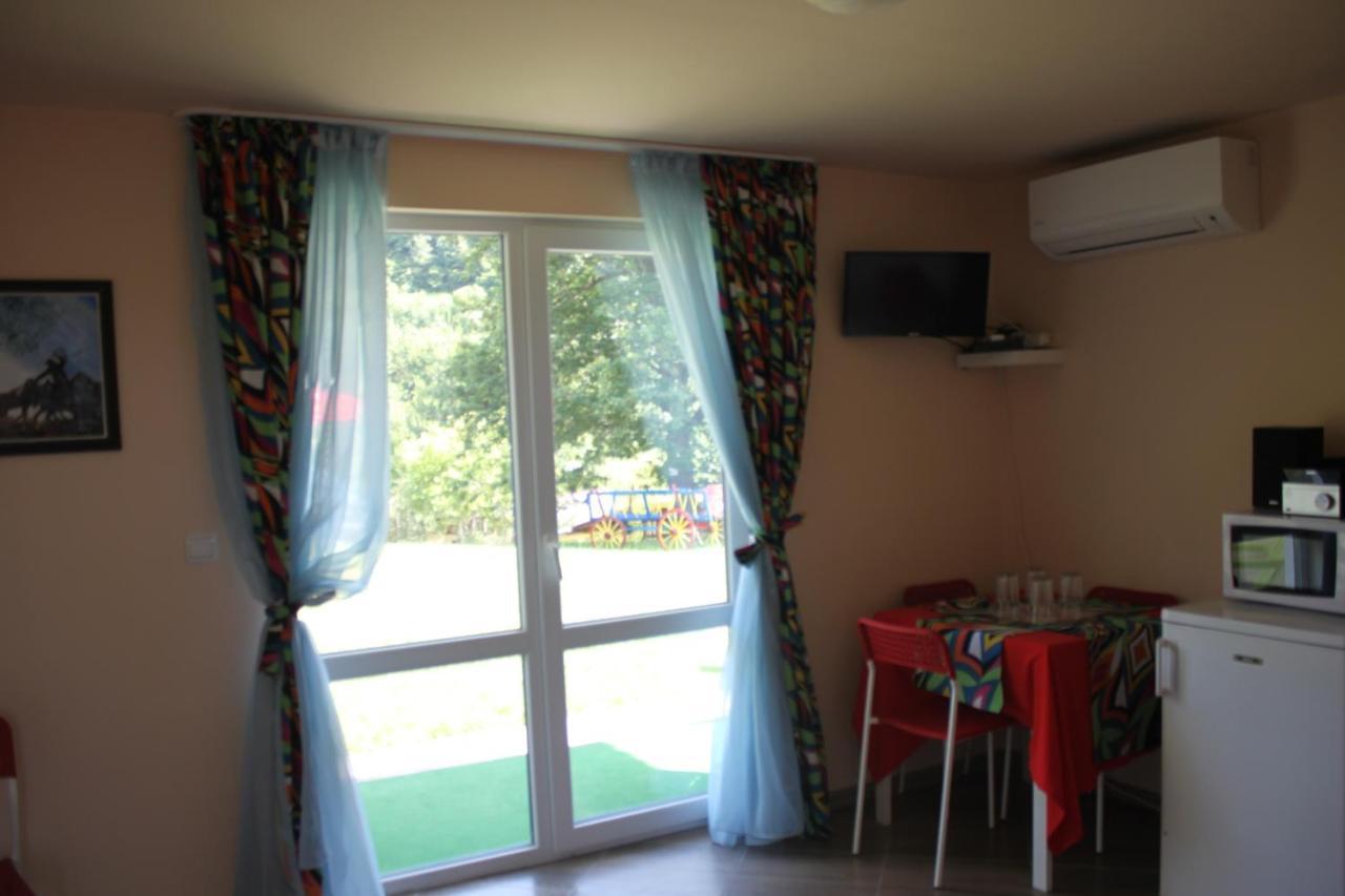 Daskalov Bungalows Chervena Lokva Екстер'єр фото